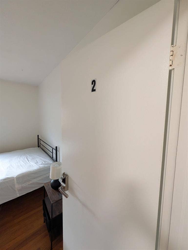 8 BR in Lawrenceville