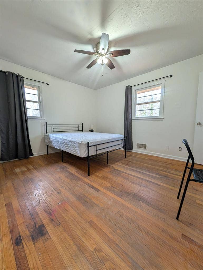 8 BR in Lawrenceville