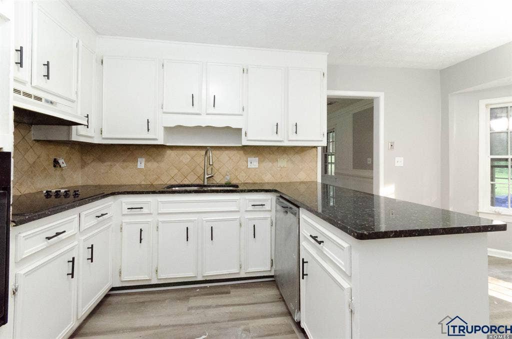 6 BR in Lilburn