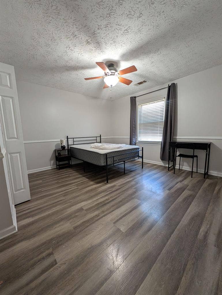 6 BR in Lilburn