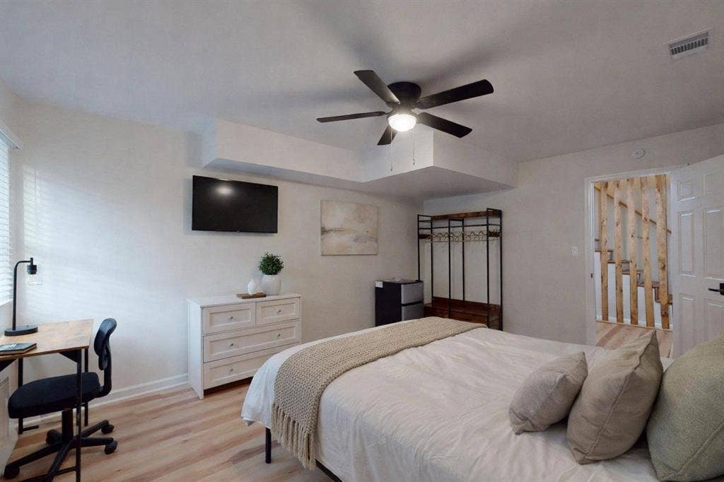 7 BR in Lawrenceville