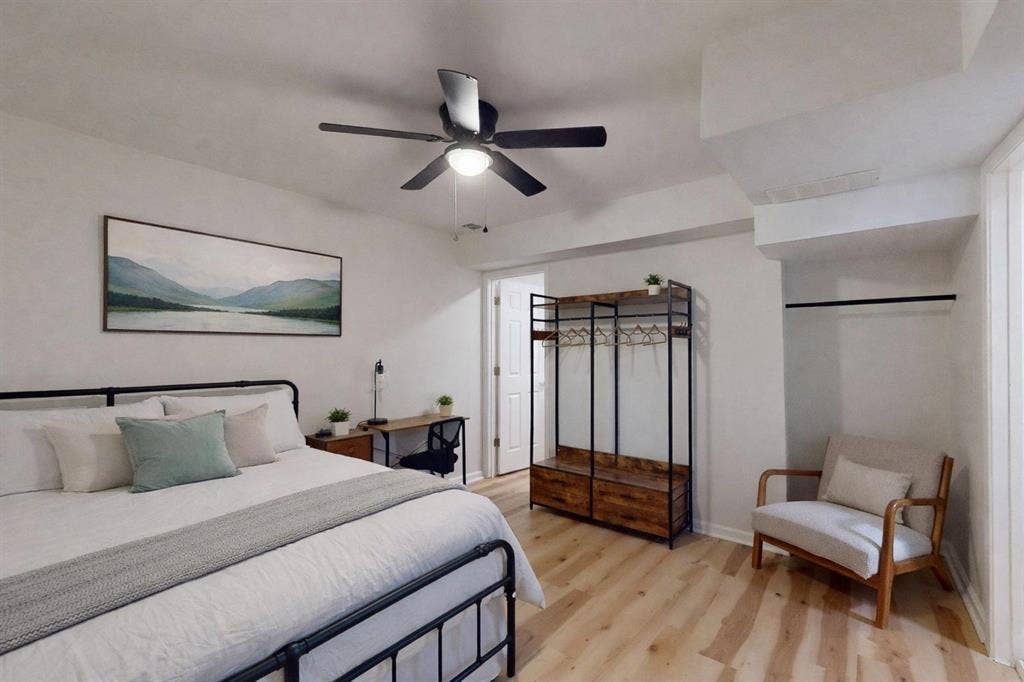 7 BR in Lawrenceville