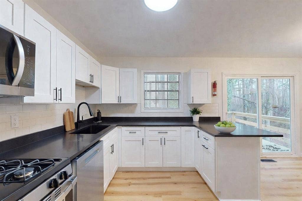7 BR in Lawrenceville