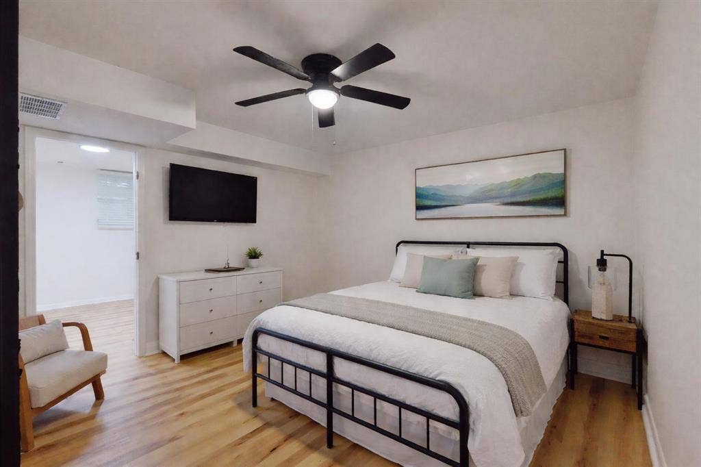 7 BR in Lawrenceville