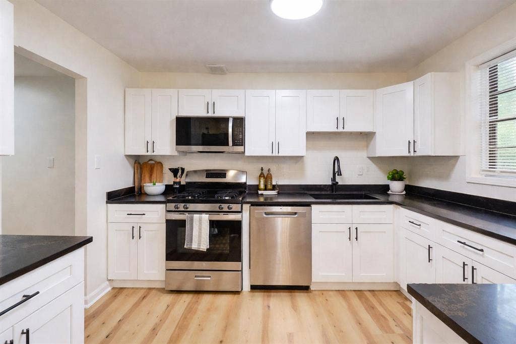 7 BR in Lawrenceville