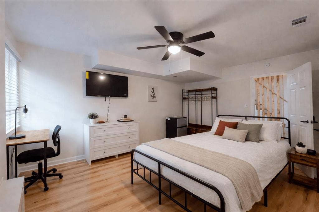 7 BR in Lawrenceville