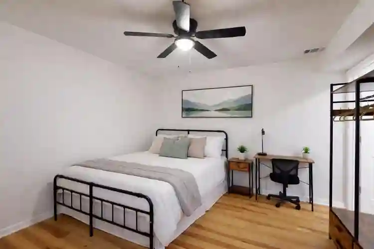 7 BR in Lawrenceville