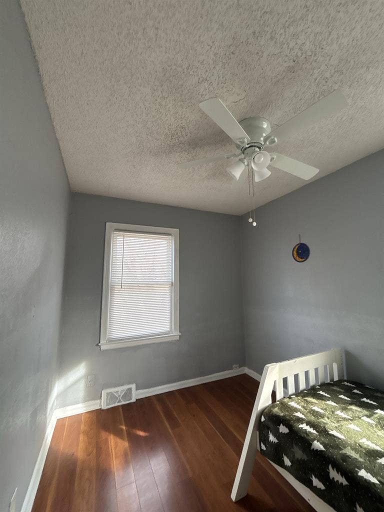 Room to rent text me