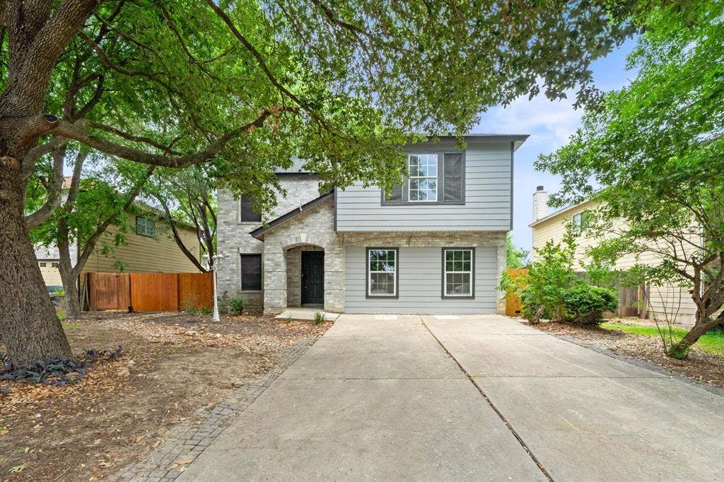 12 BR in Kyle