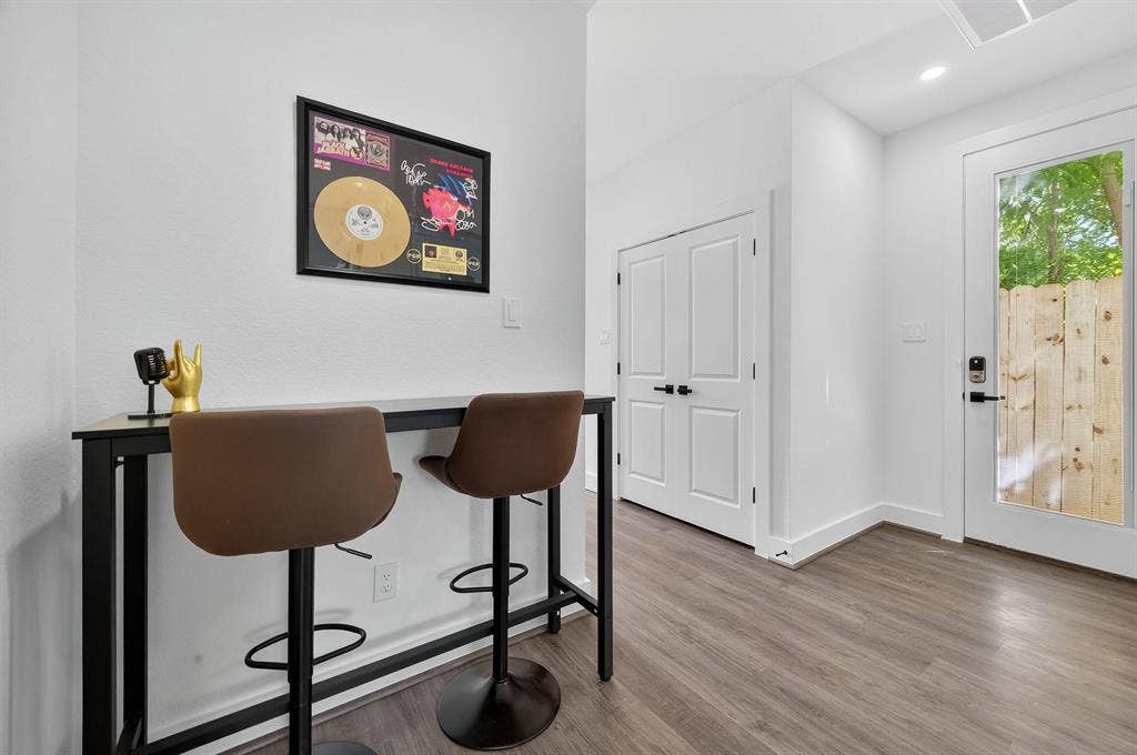 9 BR in Houston