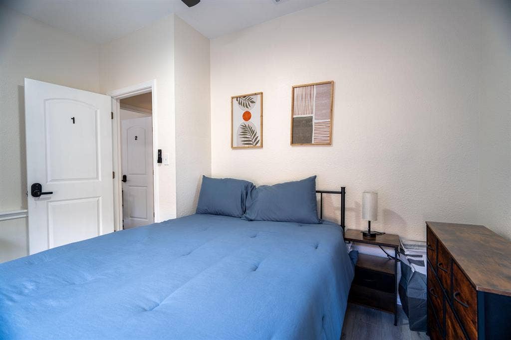 8 BR in Austin