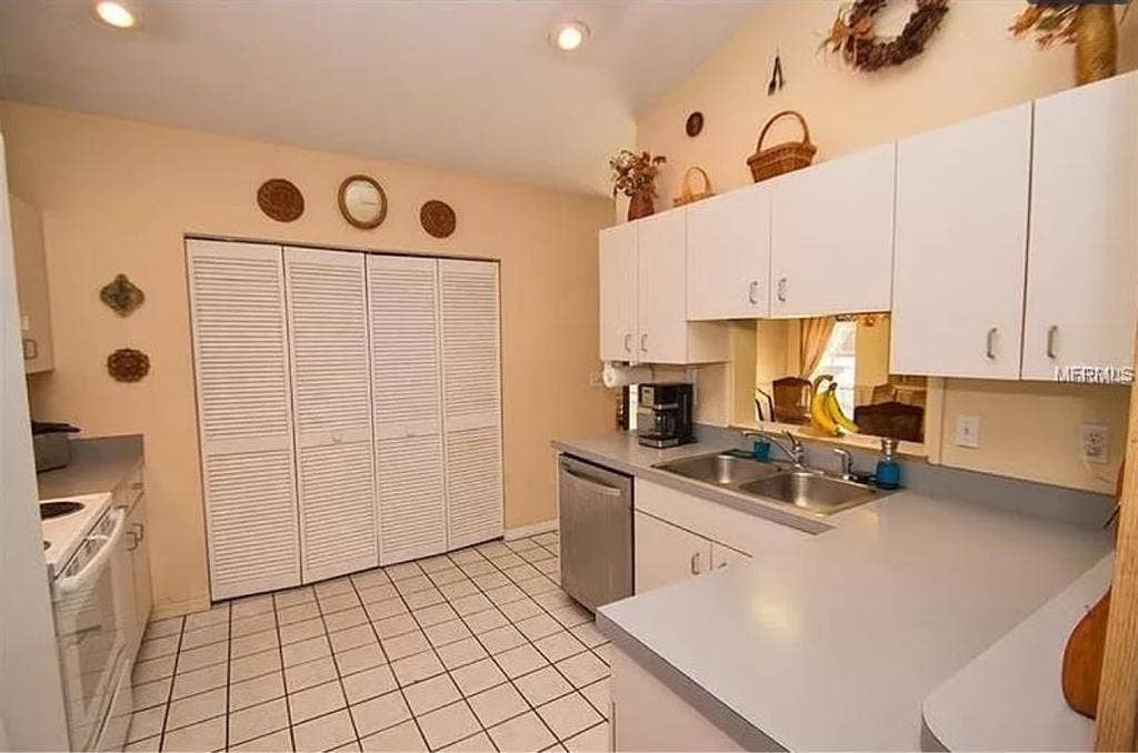 Private room in lake house