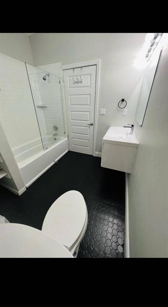 Jersey City Room Plus Storage Space