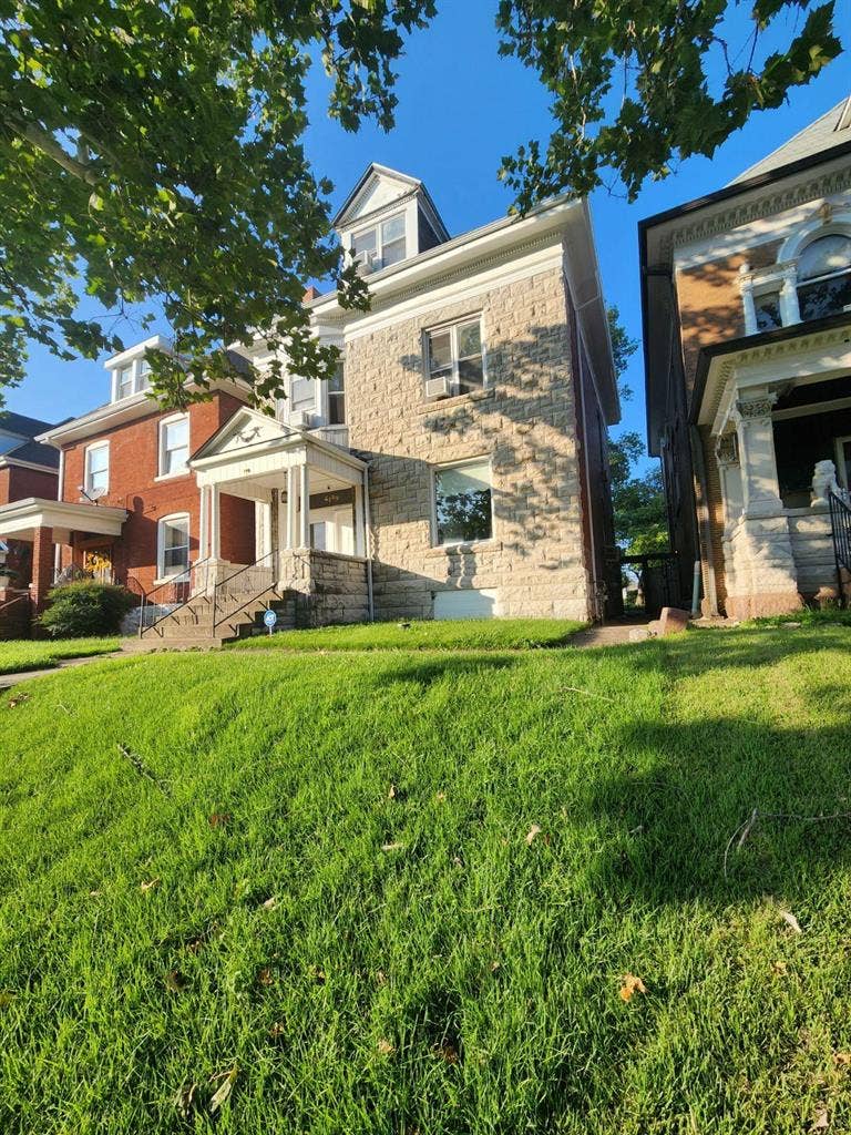 6 BR in St. Louis