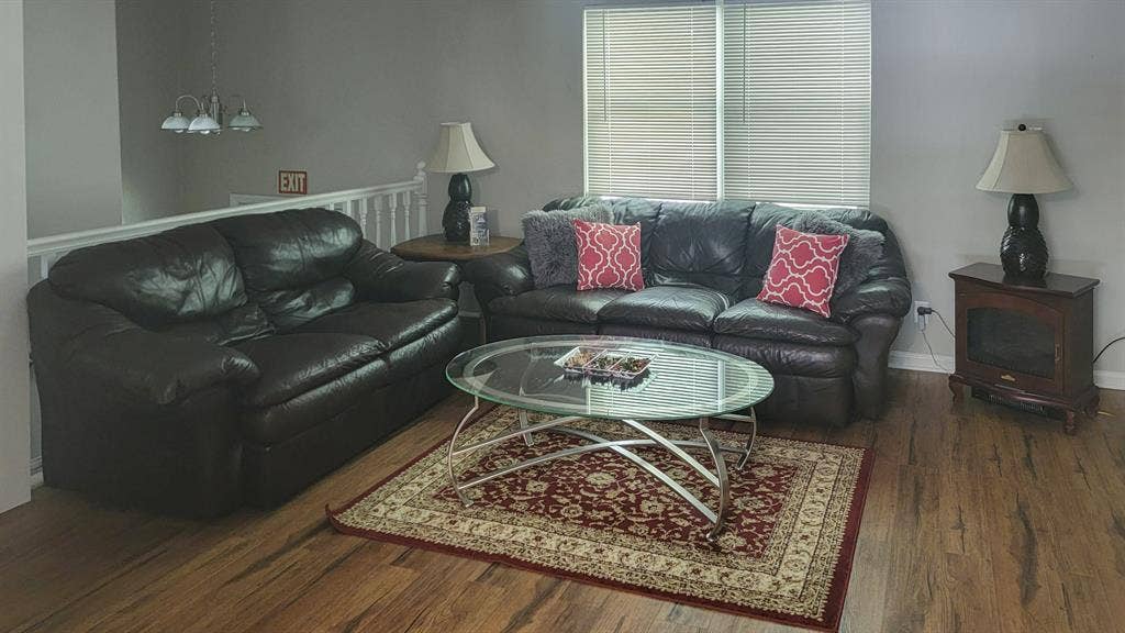 8 BR in College Park