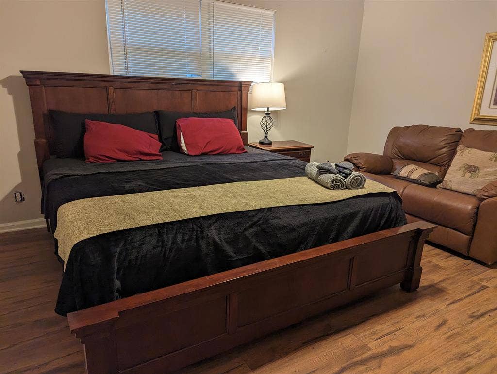 8 BR in College Park