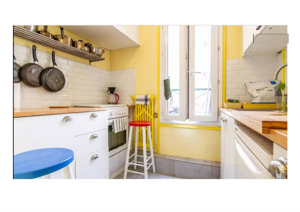 Light, lovely room - heart of Paris