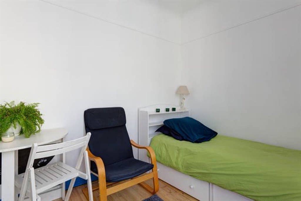 Light and airy room, heart of Paris