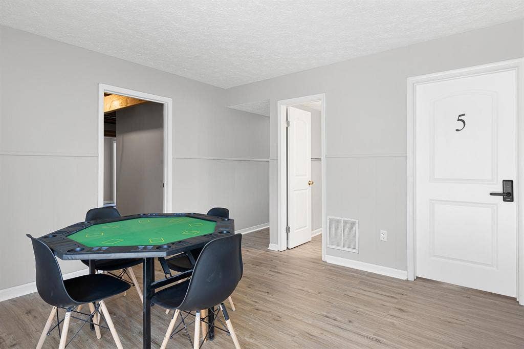 7 BR in Elkton