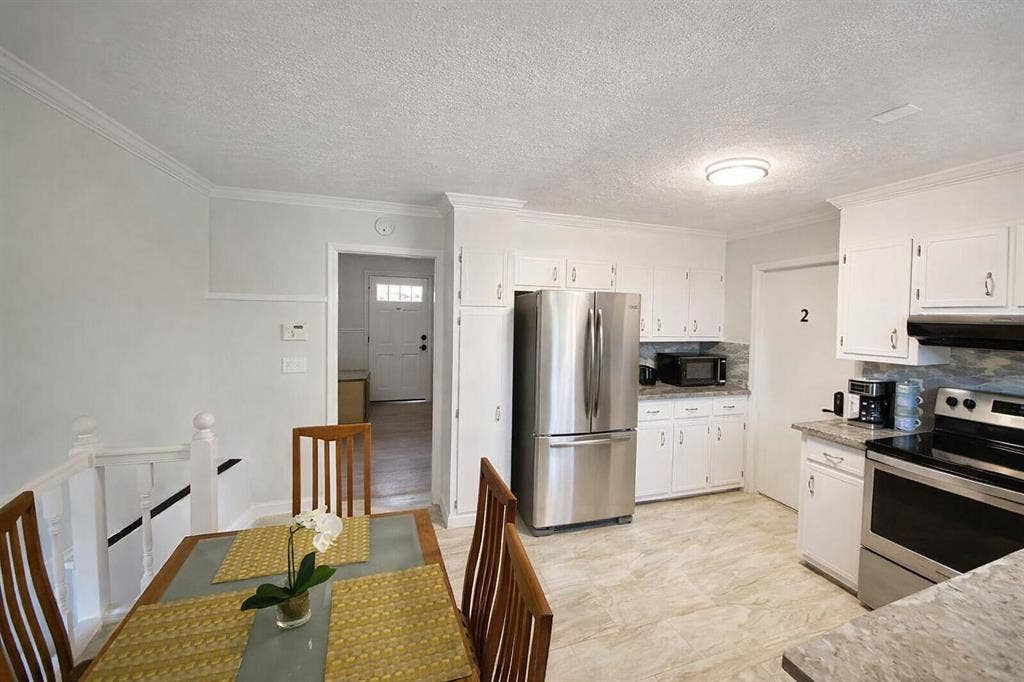 8 BR in Stone Mountain