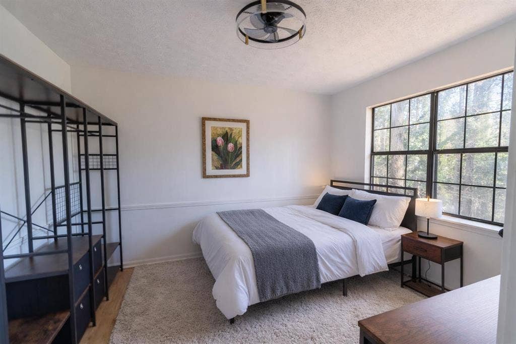 8 BR in Stone Mountain