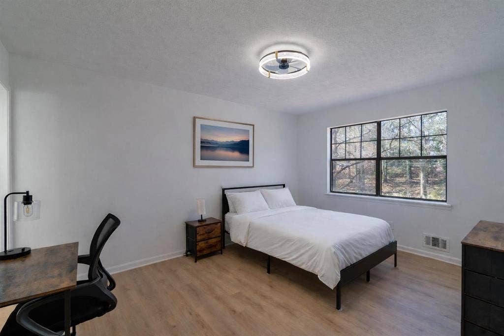 8 BR in Stone Mountain