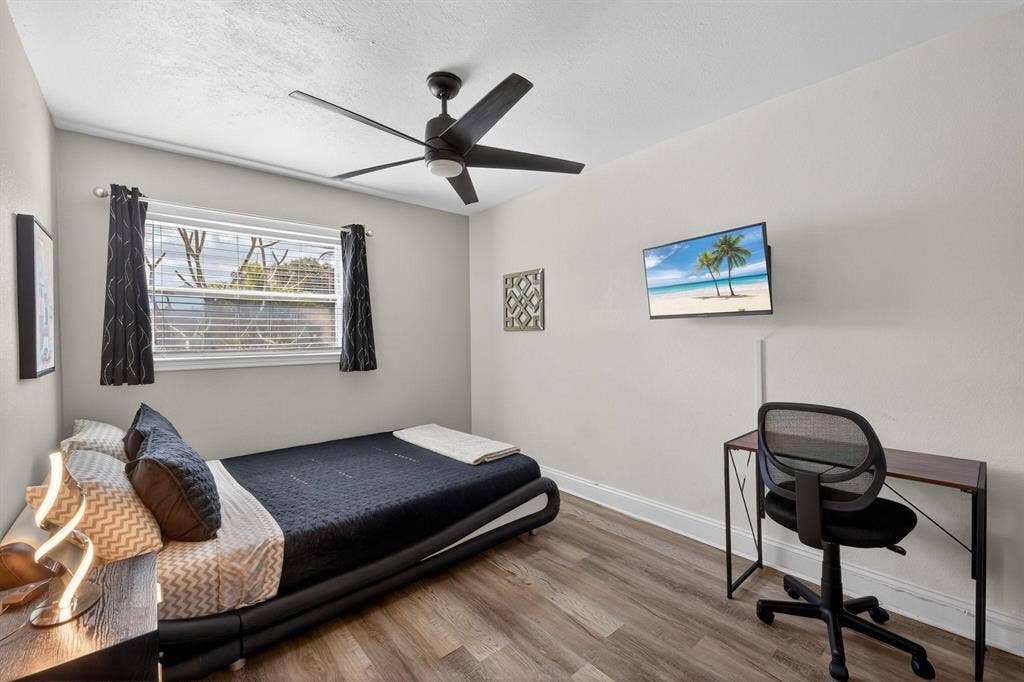 6 BR in Cape Coral