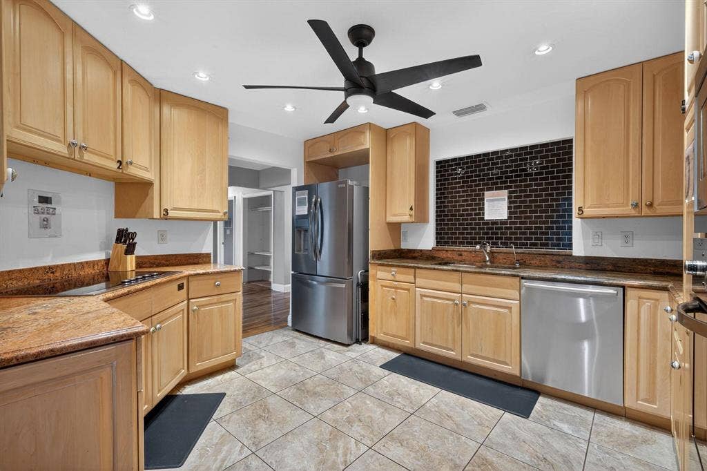 6 BR in Cape Coral