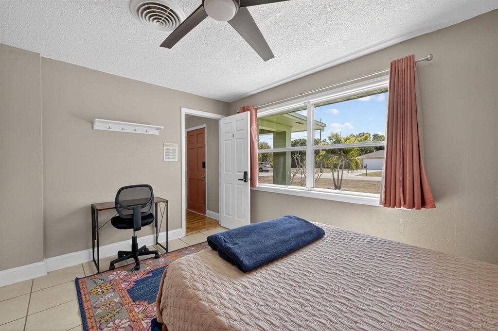 6 BR in Cape Coral