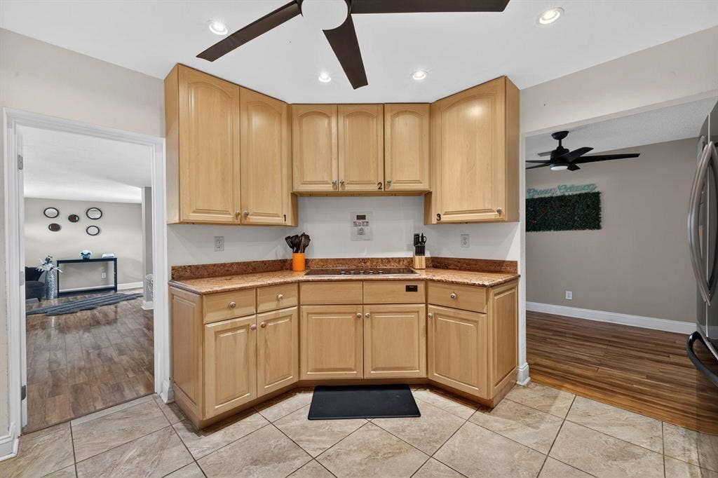 6 BR in Cape Coral