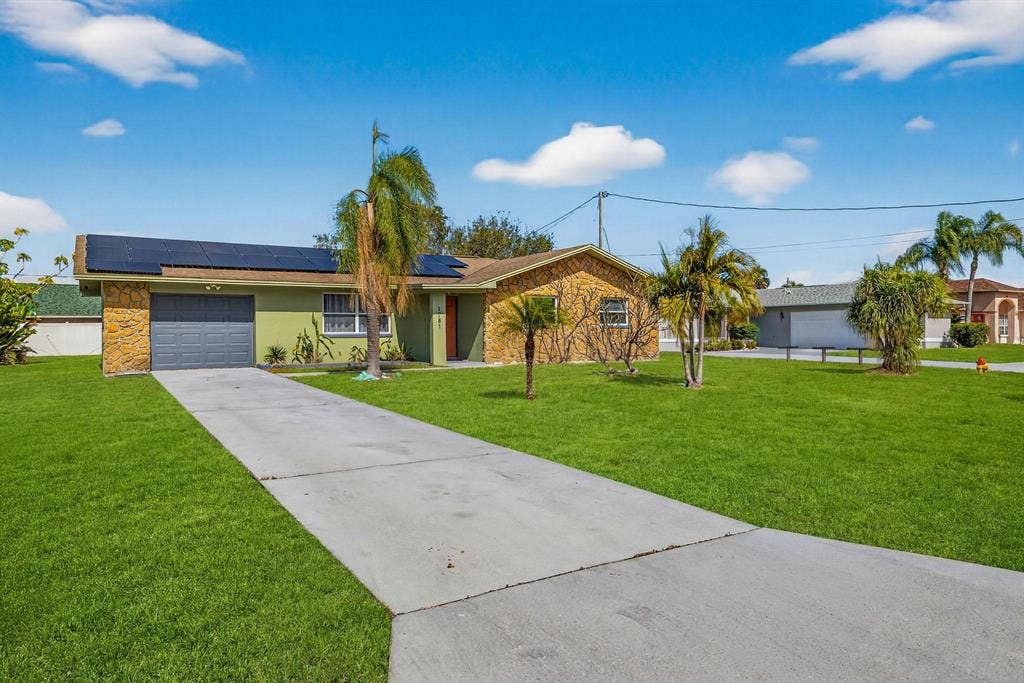 6 BR in Cape Coral