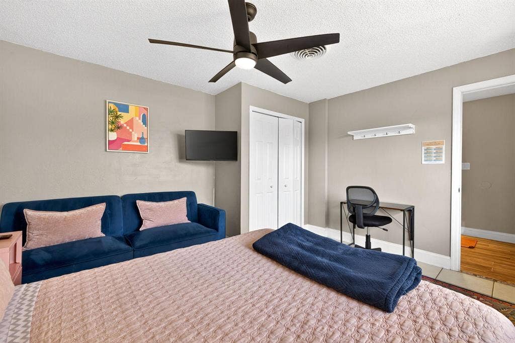 6 BR in Cape Coral