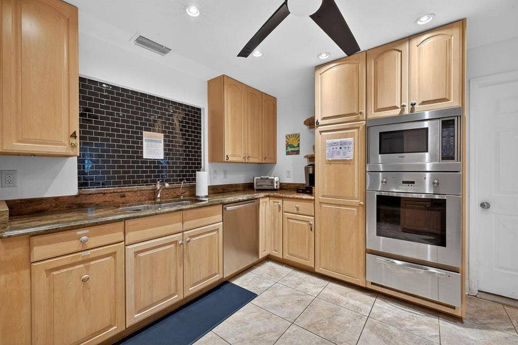 6 BR in Cape Coral