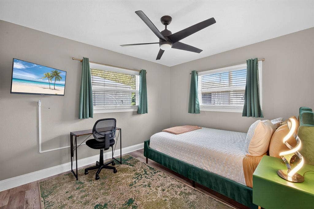 6 BR in Cape Coral