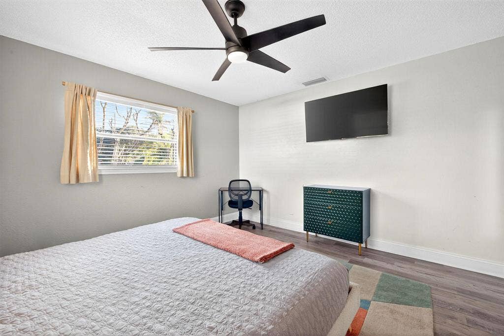 6 BR in Cape Coral