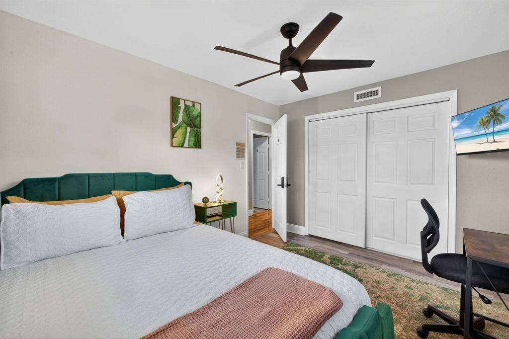 6 BR in Cape Coral