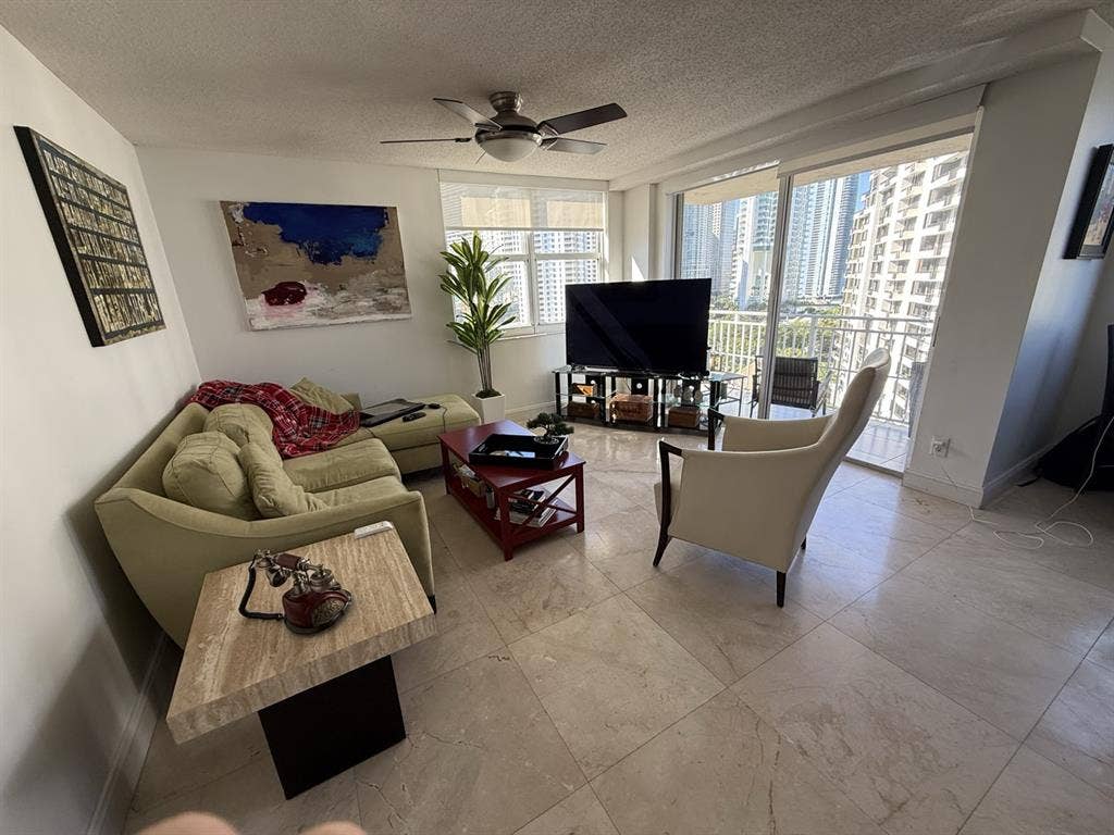 [REDACTED] on Brickell Key 🌴  Corner