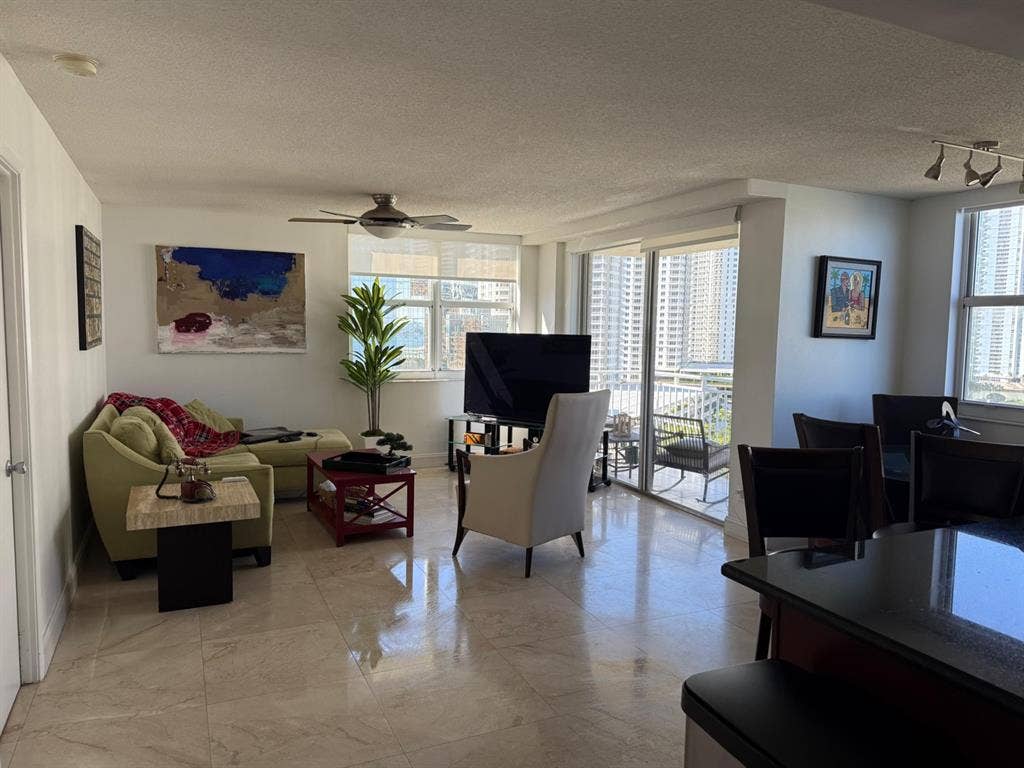[REDACTED] on Brickell Key 🌴  Corner