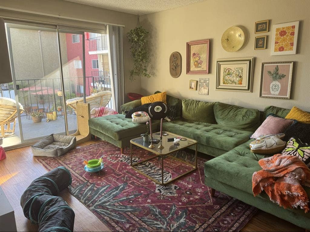 Room for rent in Pasadena!