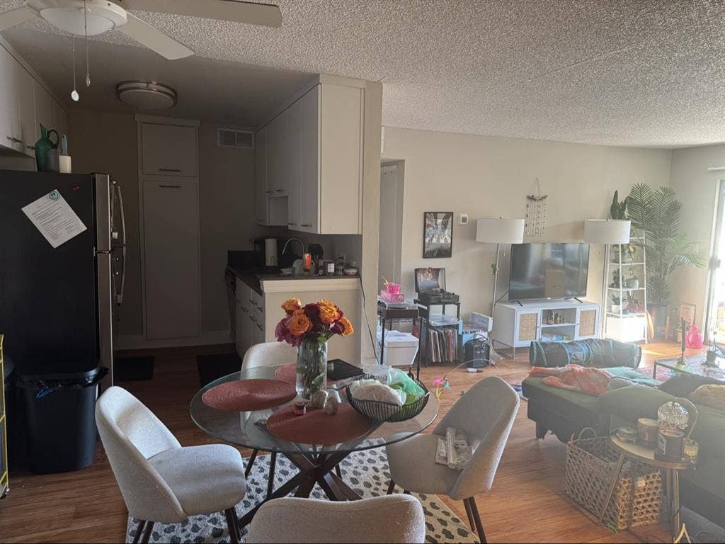 Room for rent in Pasadena!
