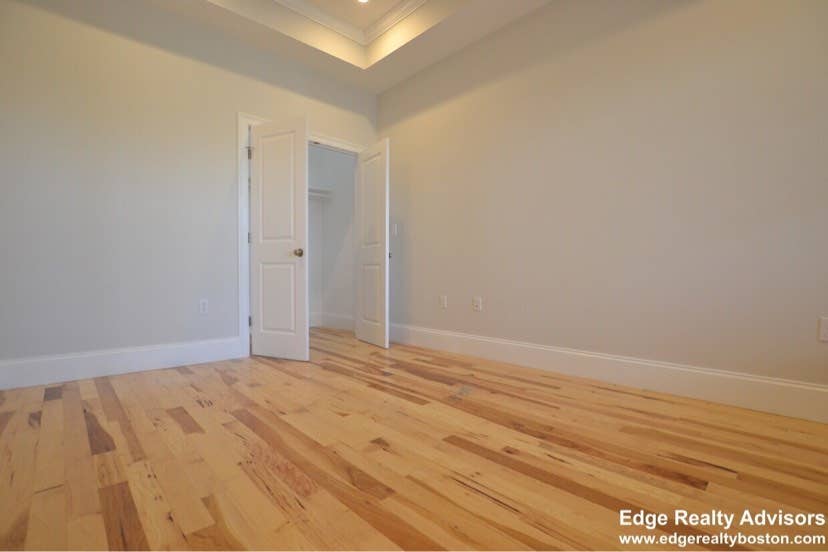 Spacious bedroom 6 Month Lease
