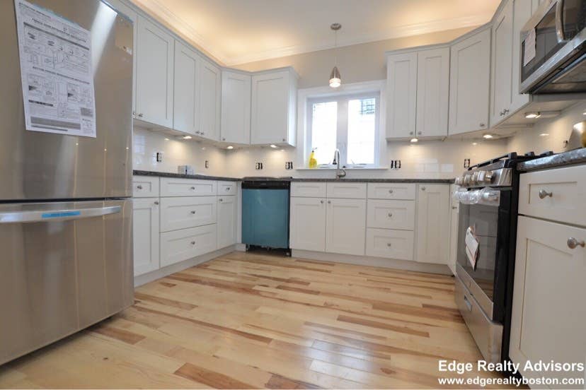 Spacious bedroom 6 Month Lease
