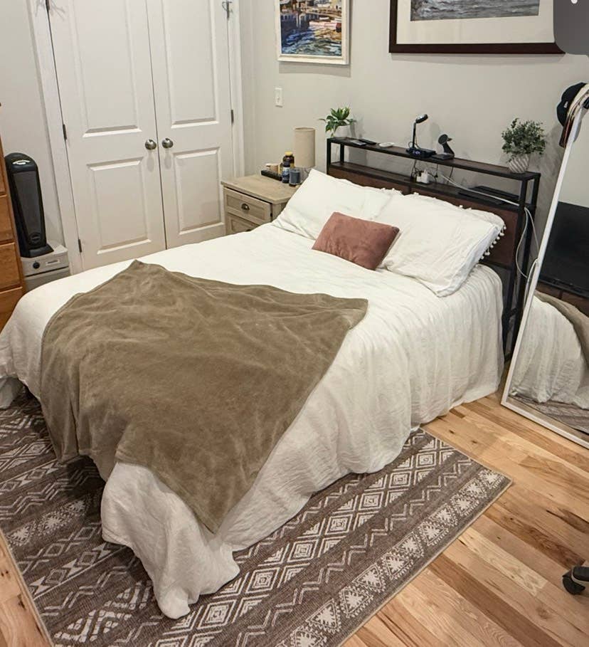 Spacious bedroom 6 Month Lease
