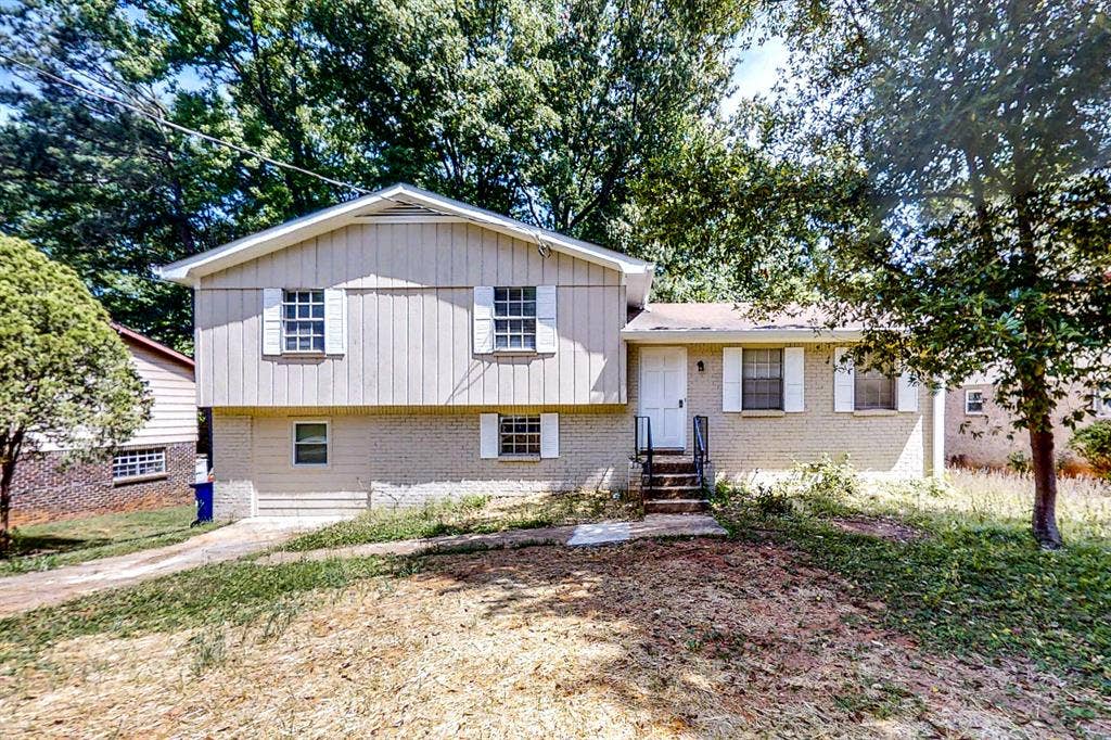 10 BR in Ellenwood