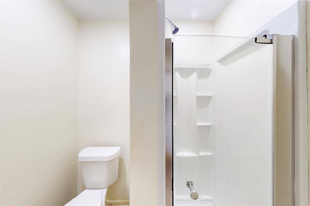 9 BR in Lawrenceville