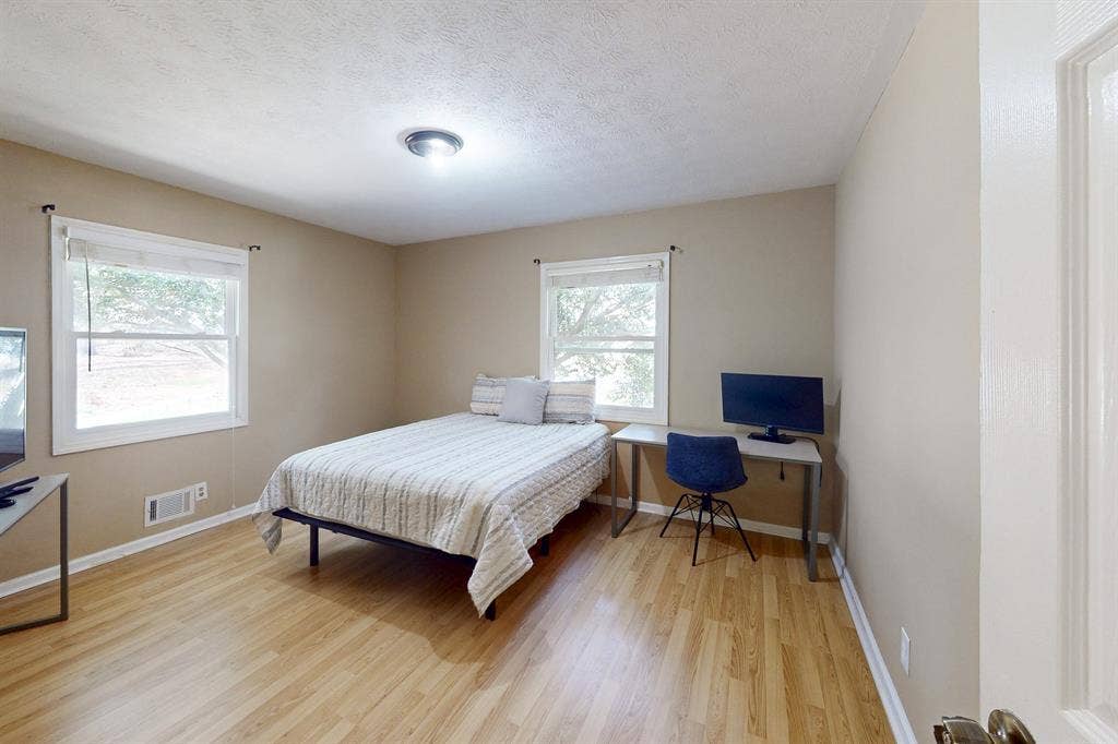9 BR in Lawrenceville