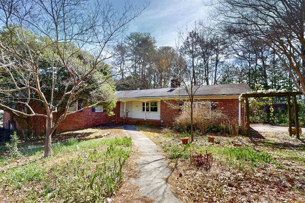 9 BR in Lawrenceville