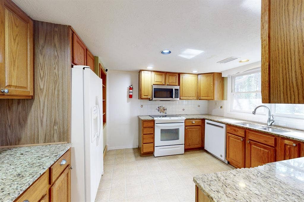 9 BR in Lawrenceville