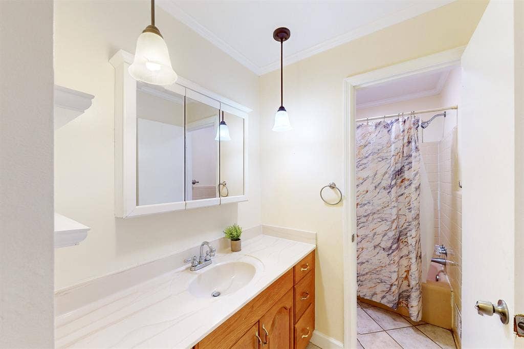 9 BR in Lawrenceville