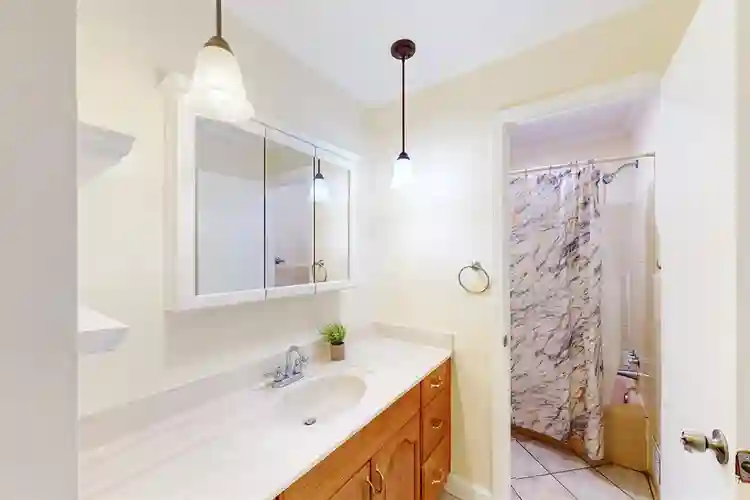 9 BR in Lawrenceville